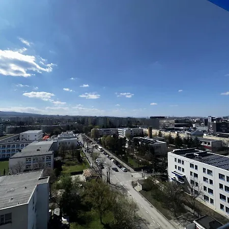 Varhen - Viva 10th Floor Sky View Apartmán